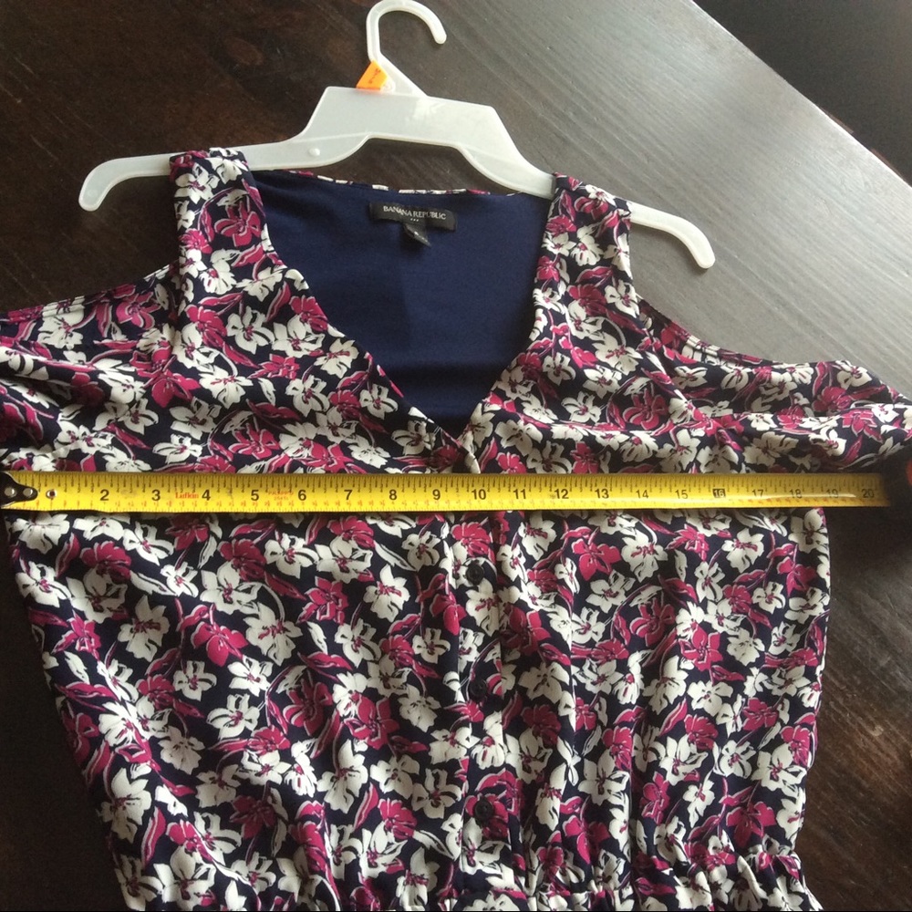 ❤️3/$15❤️ Banana Republic Cold Shoulder Dress - Picture 11 of 14